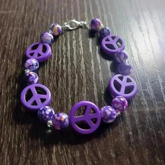 Purple peace sign bracelet - Picture 2 of 6